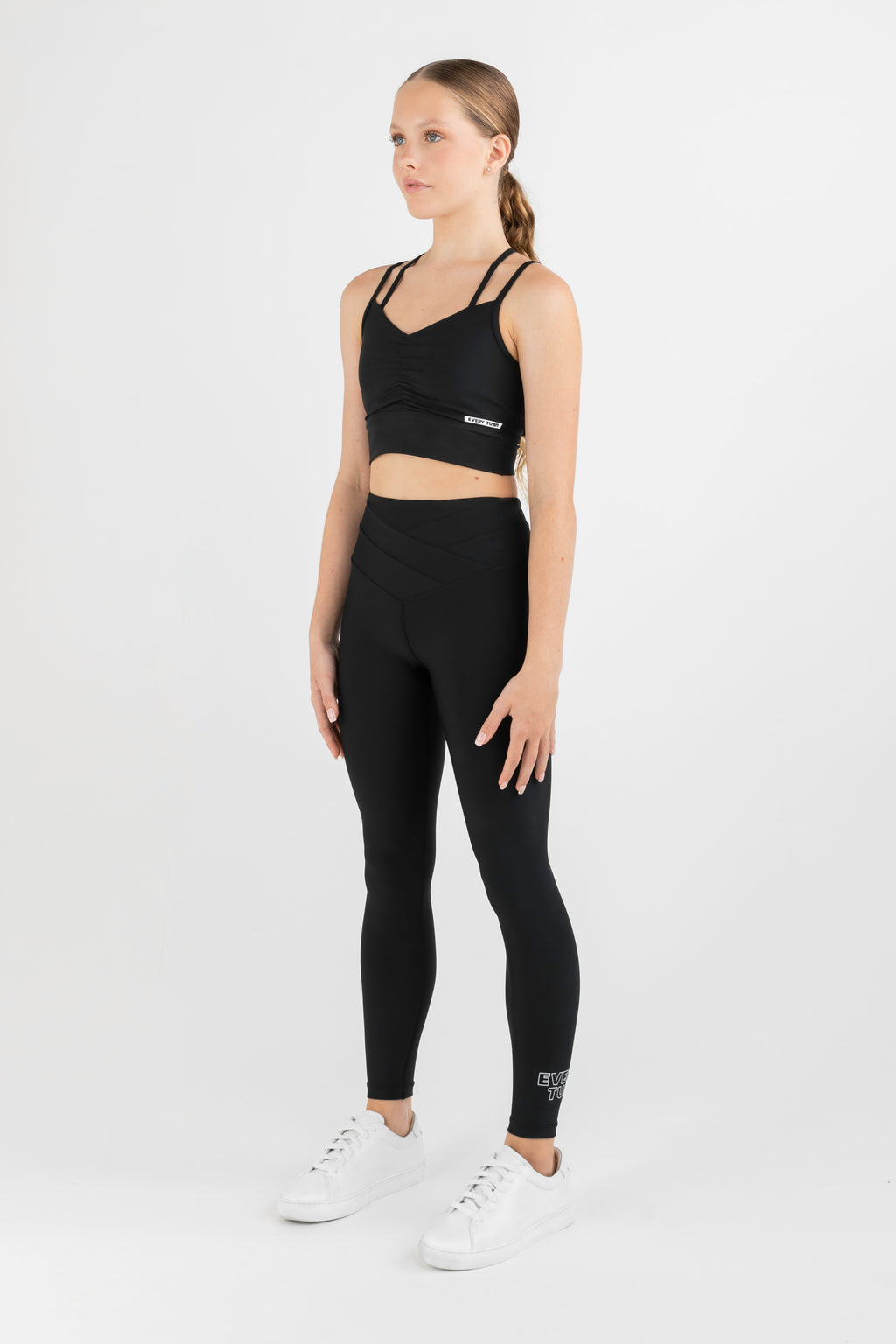 type W grateful / essential black　stina 1908775-